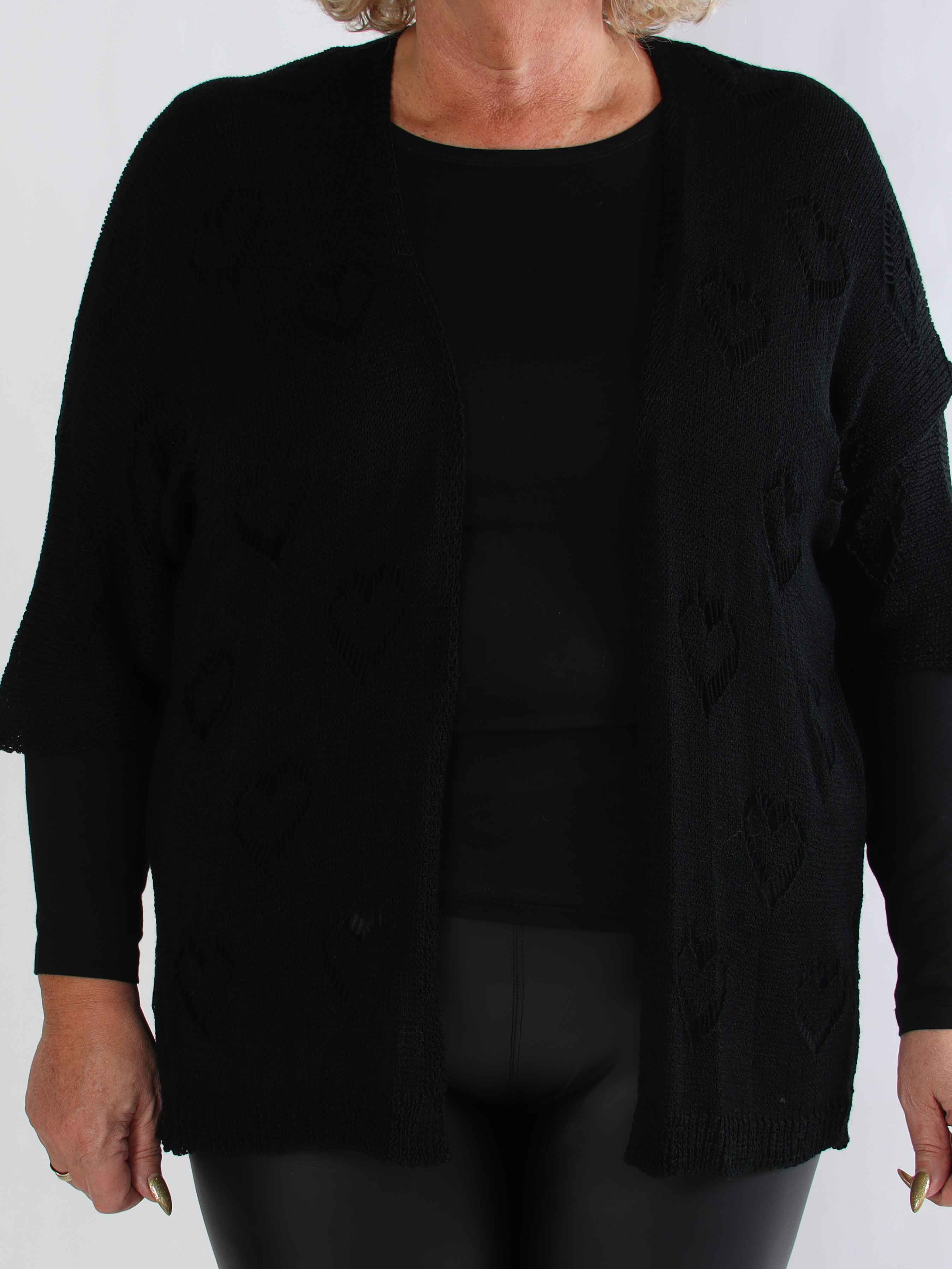 Kerry - Plus size strikcardigan med fint hullet hjertemønster